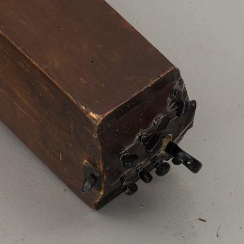 PSALMODIKON samt två stråkar, musikinstrument, 1800-tal / sekelskiftet 1900 Sverige.