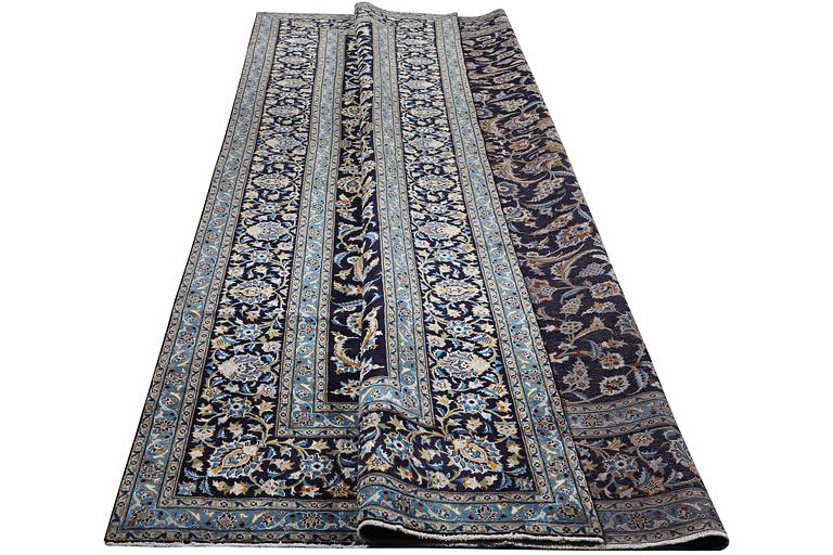 A Keshan carpet, c. 495 x 305 cm.