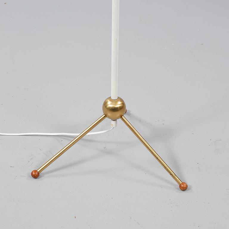 GOLVLAMPA, omkring 1900-talets mitt.