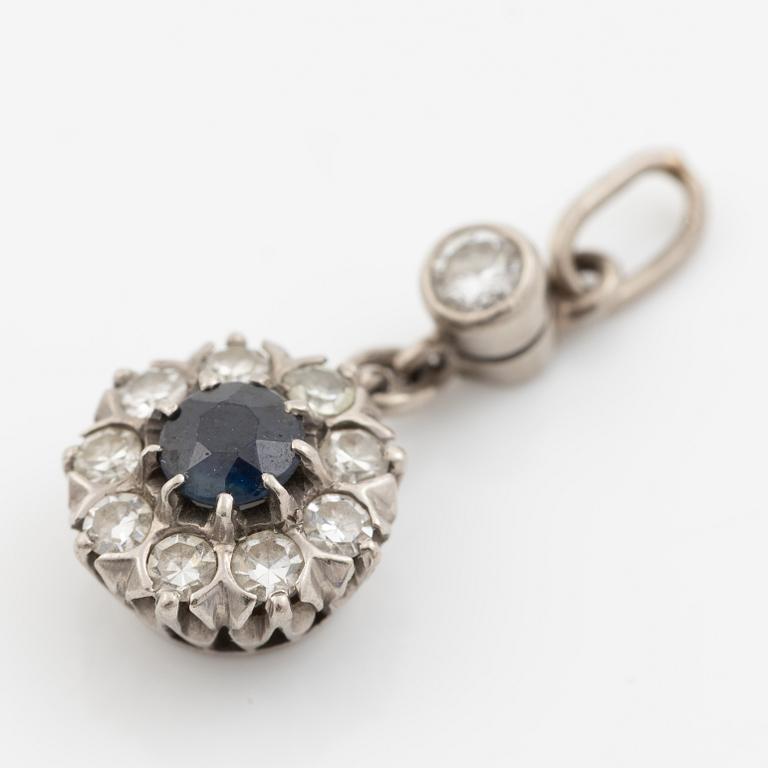 Pendant in 18K gold with a blue stone and diamonds.