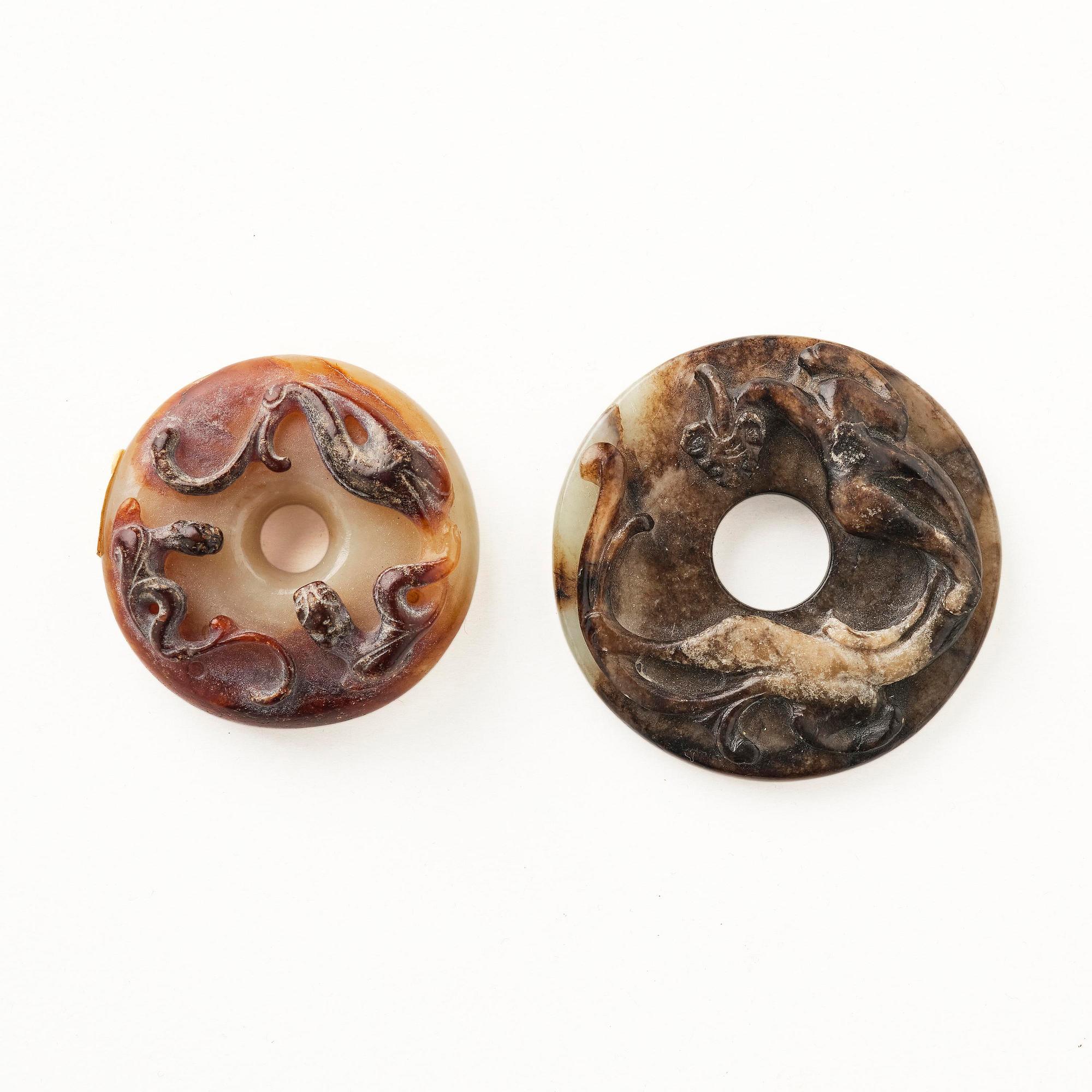 A group of carved nephrite and jade ornaments, China, Qing dynasty and older. (8 pieces).