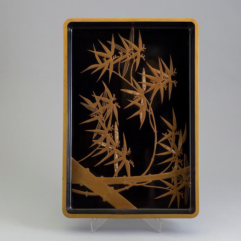 a japanese kimono tray, Meiji (1868-1912).