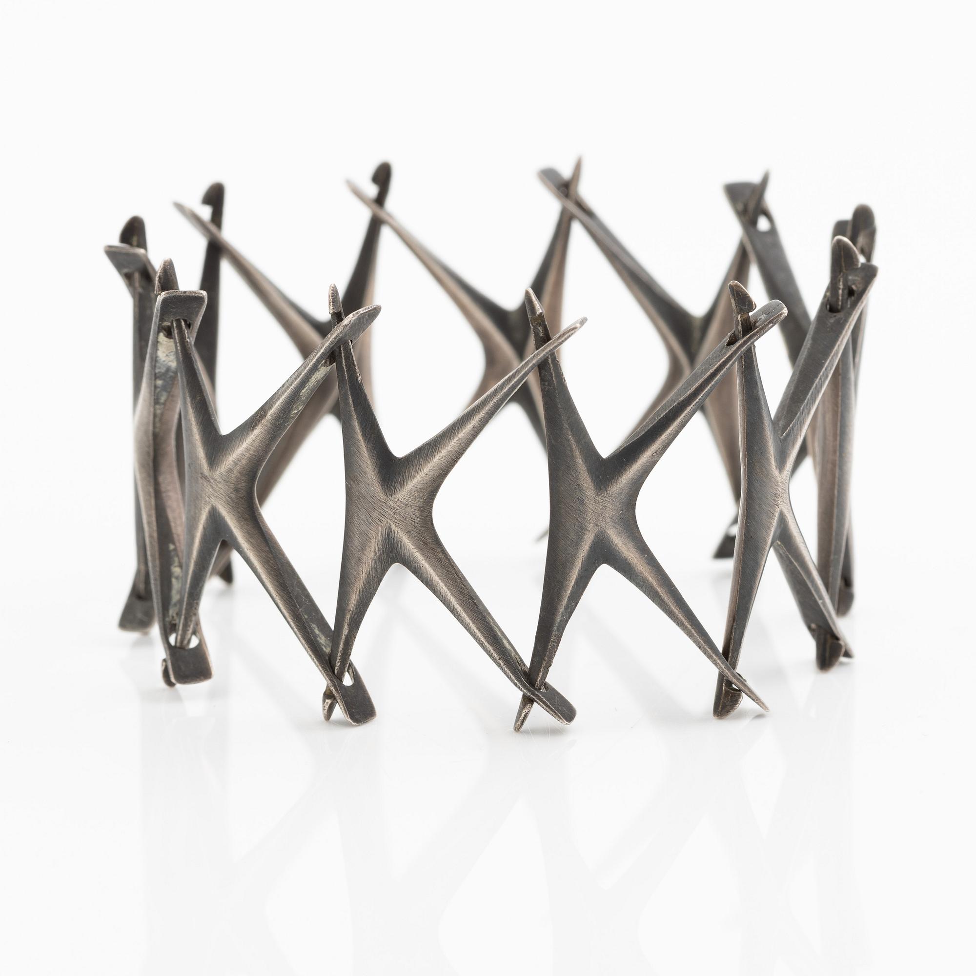 Bracelet and pendant, silver. Pendant by David Andersen, Norway.