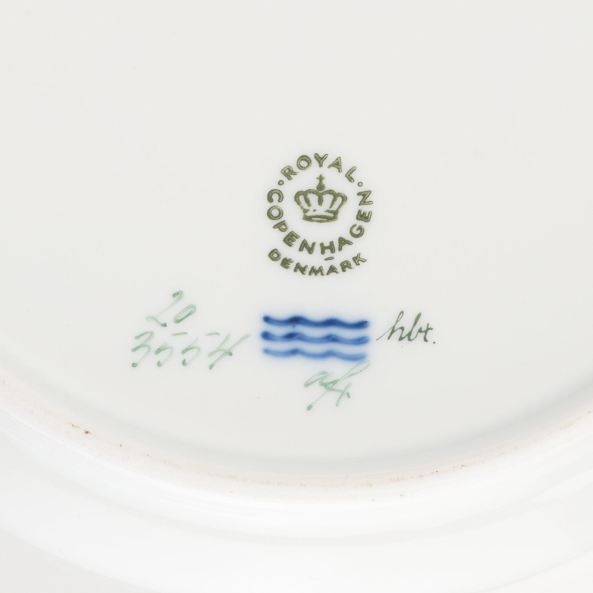 A set of eight Royal Copenhagen "Flora Danica" dessert dishes, Denmark, 20th Century.