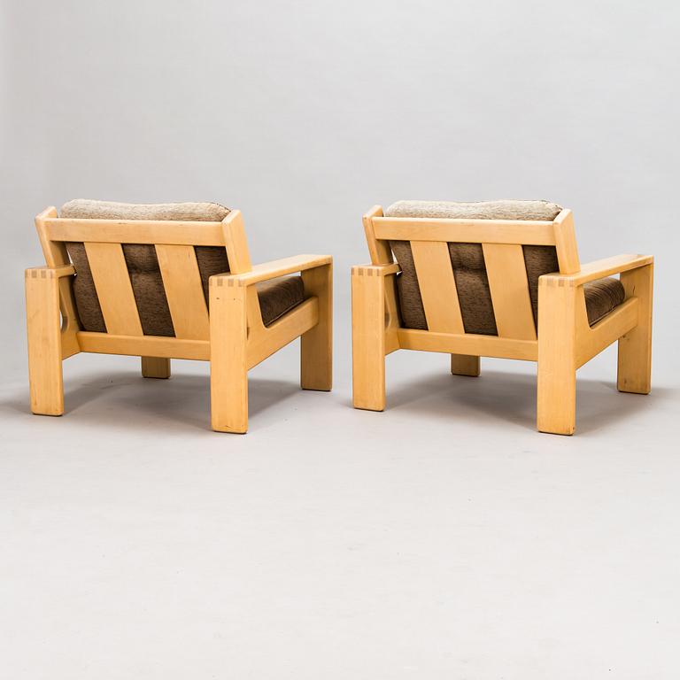 Esko Pajamies, A pair of 1970's 'Bonanza' armchairs, coffee table and sofa for Asko.