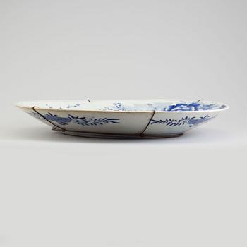 PRAKTFAT, porslin. Japan, 1900-tal.