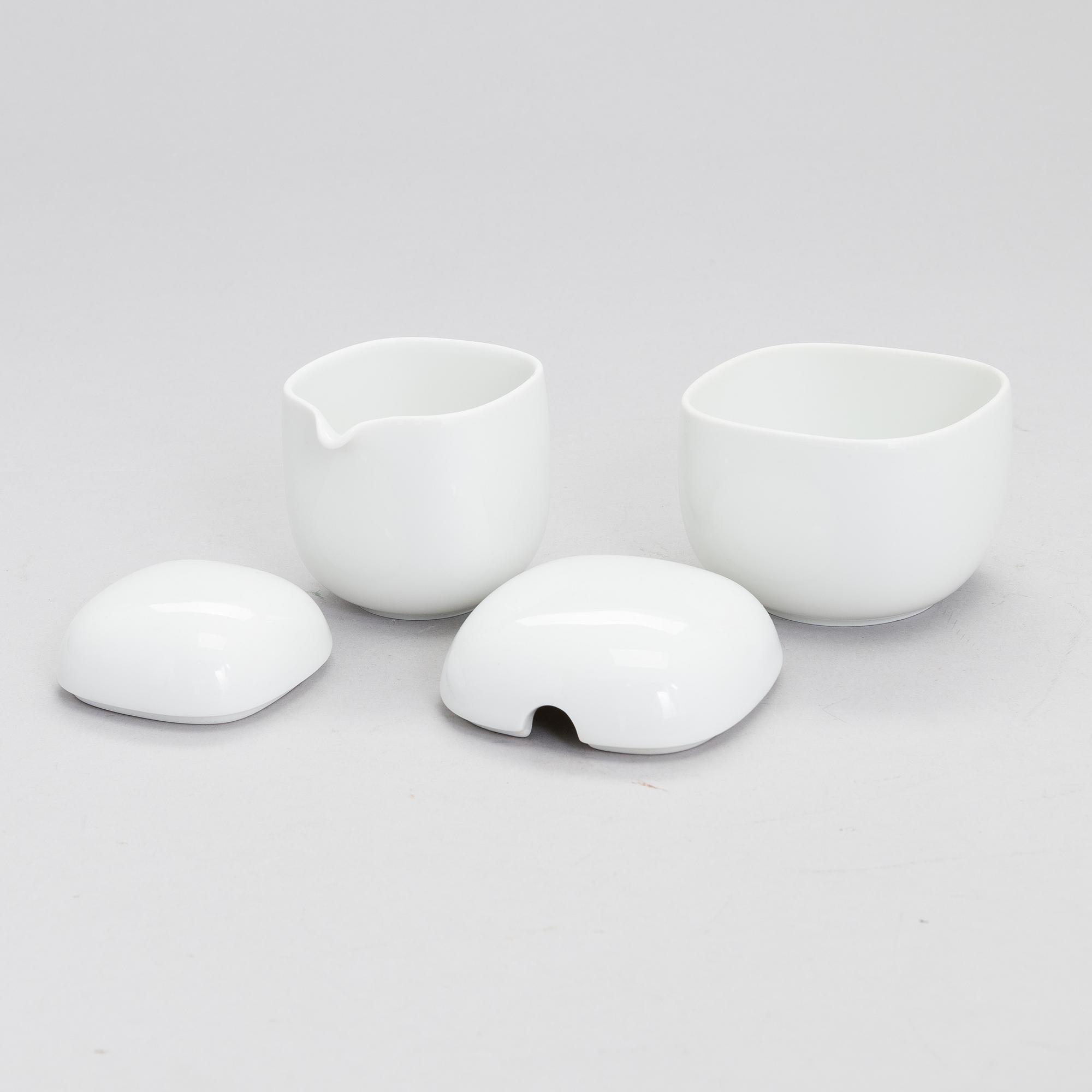 TIMO SARPANEVA, MAT- och KAFFESERVIS, 49 delar, "Suomi", Rosenthal 1987-88. Modellen formgiven 1976.