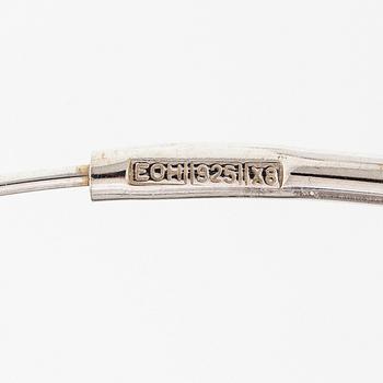 Pekka Piekäinen, Halsband "Varje moln har en silverkant", sterlingsilver. Platinoro, Åbo. För Aarikka.