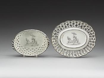 GALLERKORG med FAT, fajans. 1700-tal. Marieberg, daterad 5/6 resp. 6/6 (17)71.