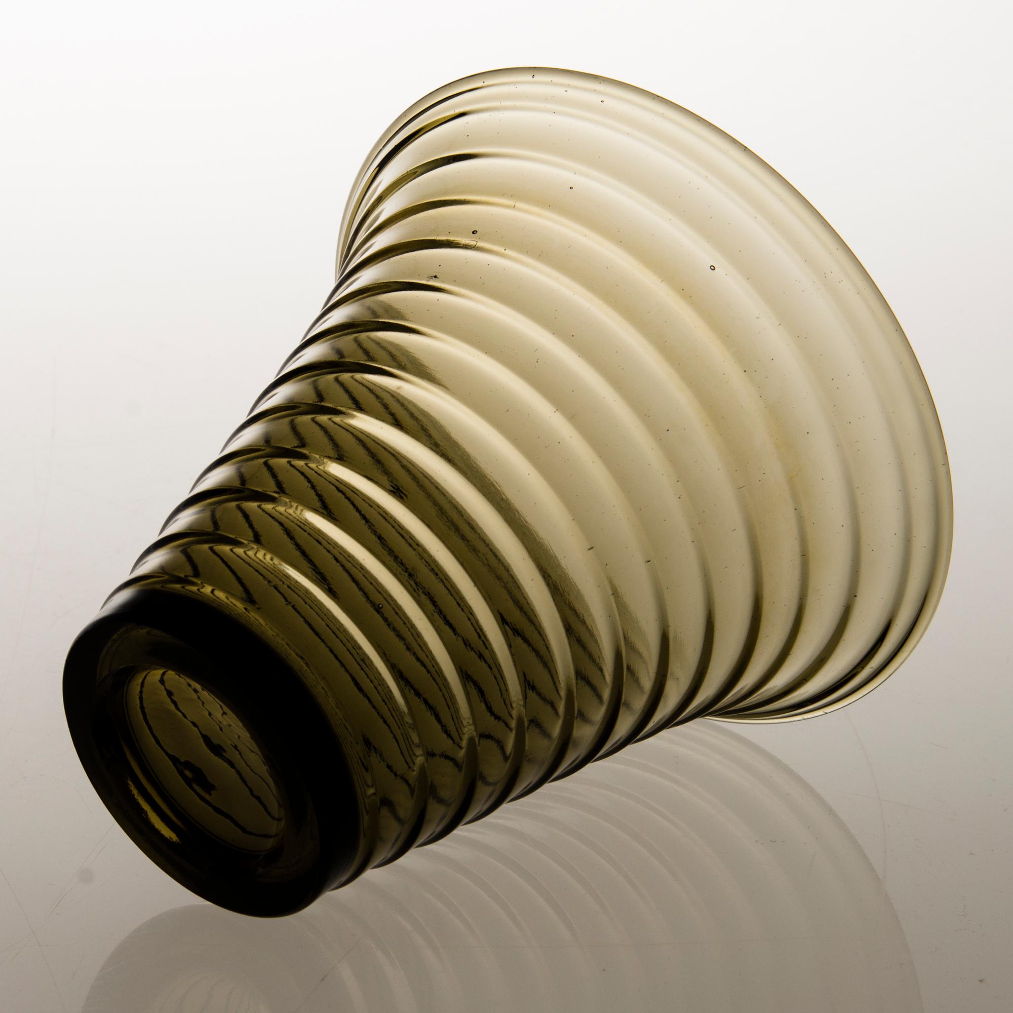 AINO AALTO, VAS och TALLRIKAR, 4 st, glas, Karhula 1930-tal.