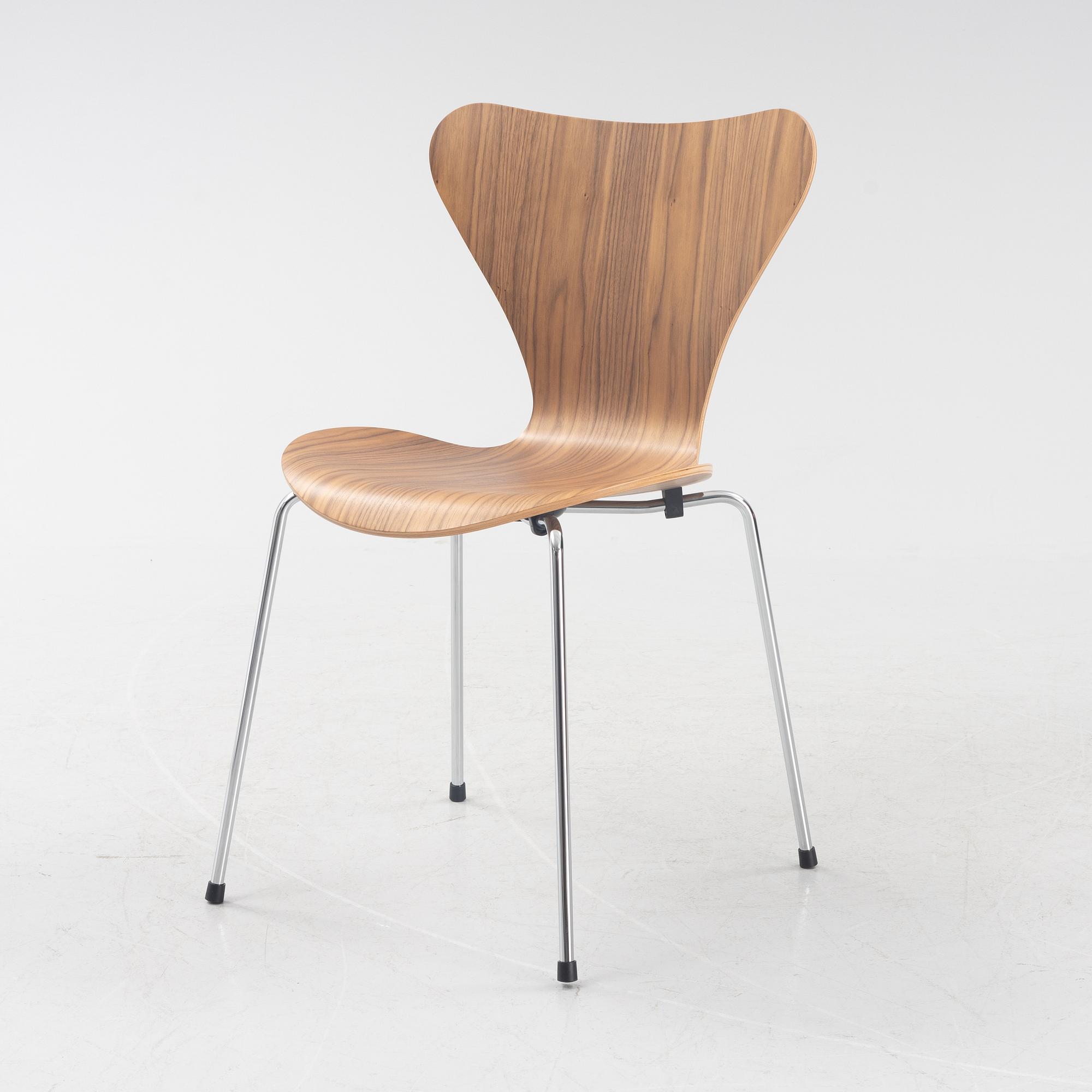 Arne Jacobsen, stol "Sjuan", Fritz Hansen, Danmark, daterad 2021.