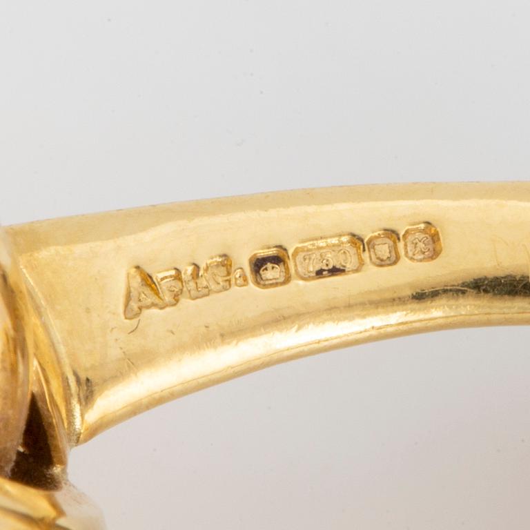 18K gold knot-shaped cufflinks.