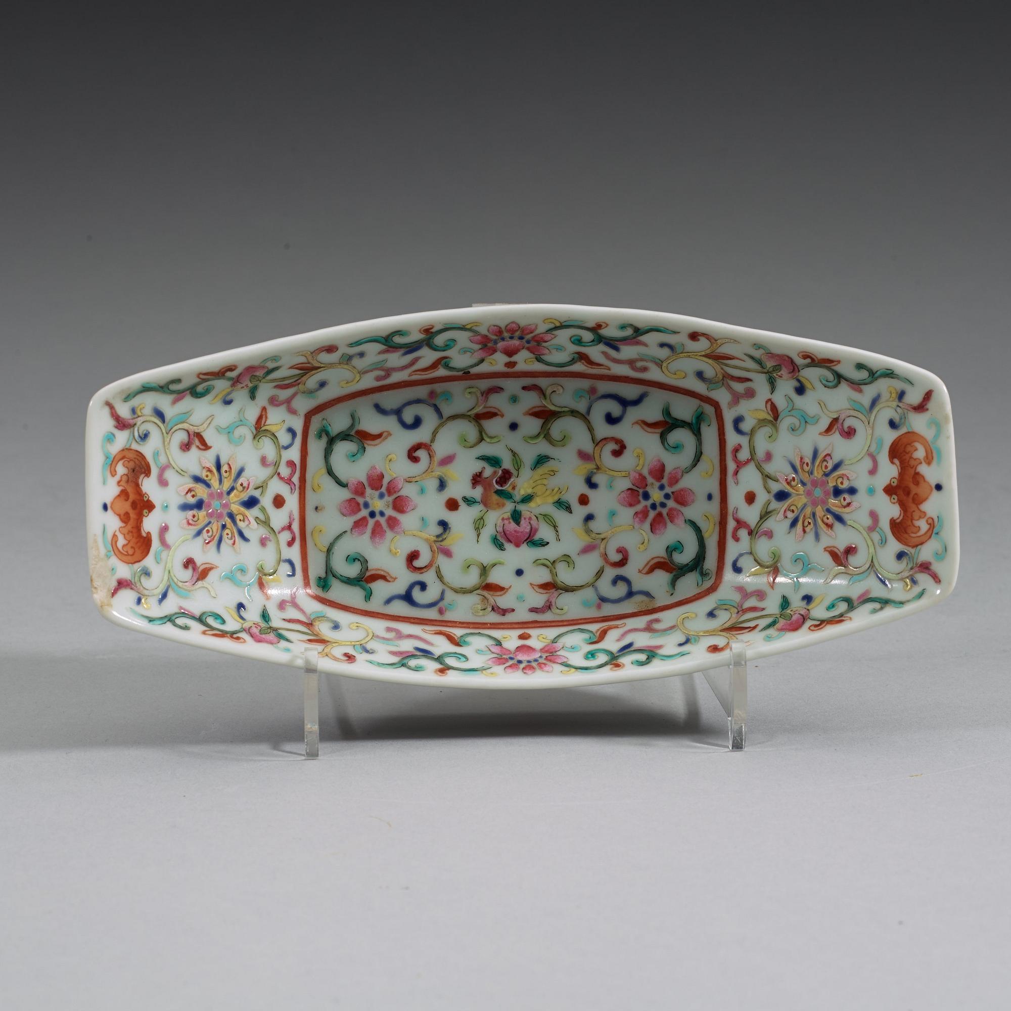 TEBÅT, porslin. Qingdynastin, Jiaqing mark and period (1796-1820).
