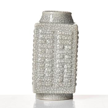 A ge glazed vase, presumably late Qing dynasty, circa 1900.