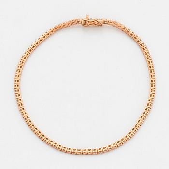 Brilliant-cut diamond bracelet.