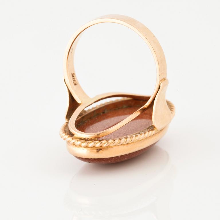 A sunstone ring.