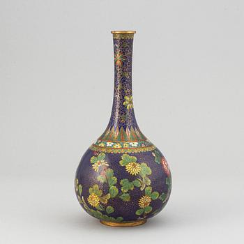 A Chinese cloisonne vase, 20th century.