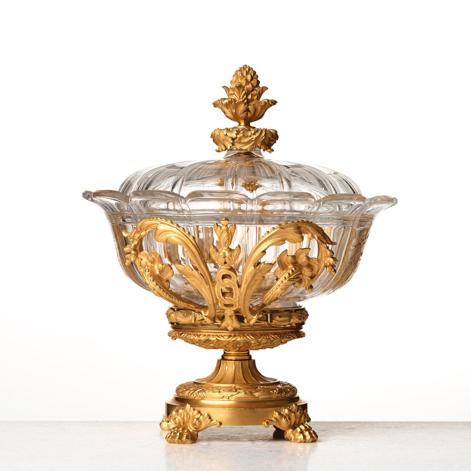 A gilded bronze and glass bowl by Eugène Cornu in Paris, second half of the 19th century.