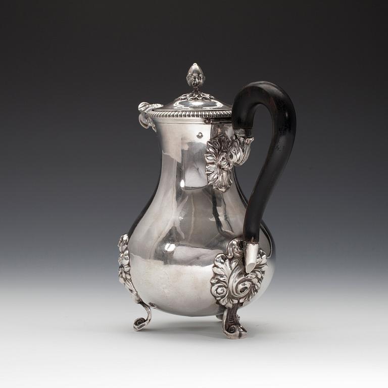 A COFFEE POT, silver. France, Paris 1819-38. Height 20 cm. Weight 456 g.