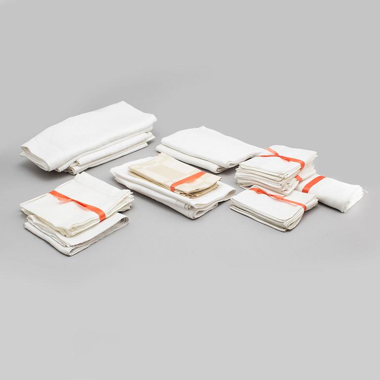 Linen napkins and cloths, 30+10.