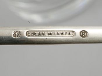 DRINKANNA samt OMRÖRARE, sterlingsilver och glas, Anton Michelsen, Köpenhamn, Danmark, 1900-talets mitt/tredje kvartal.