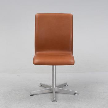 Arne Jacobsen, skrivbordsstol, "Oxford", Fritz Hansen, Danmark, daterad 2003.