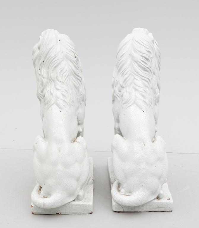 GOLVSKULPTURER, 1 par, lergods, 1900-tal.