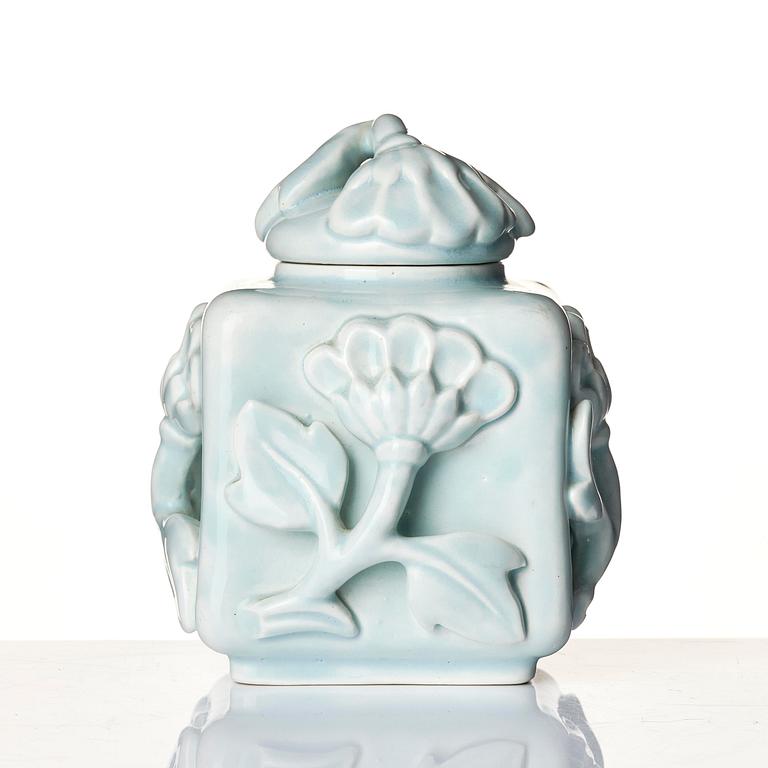 Wilhelm Kåge, a glazed ceramic tea caddy with cover, Gustavsberg, 1925.