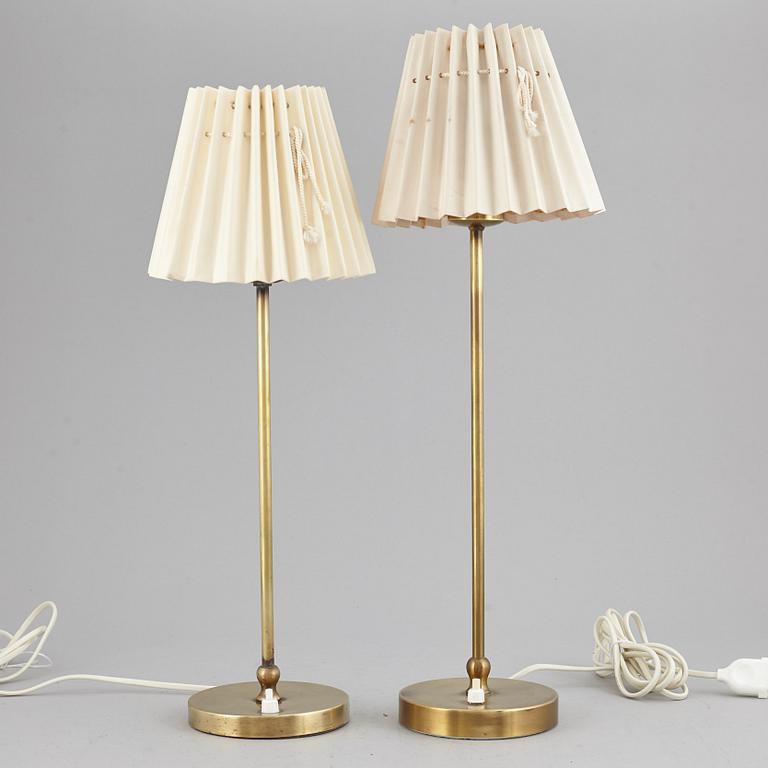 A pair of Josef Frank table lamps, model no 2332/2. Firma Svenskt Tenn.