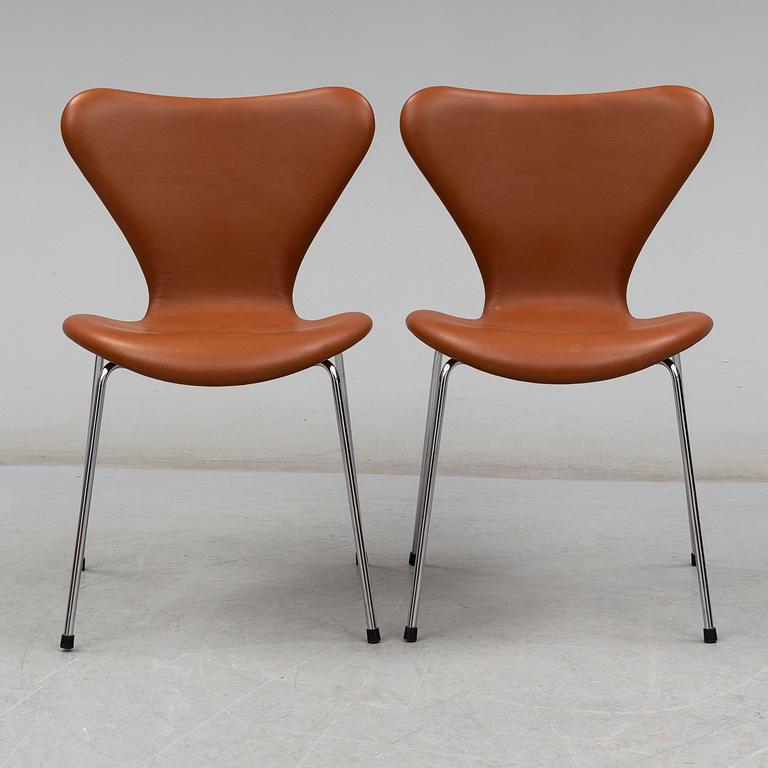 ARNE JACOBSEN, stolar, "Sjuan", 6 st, Fritz Hansen, Danmark.