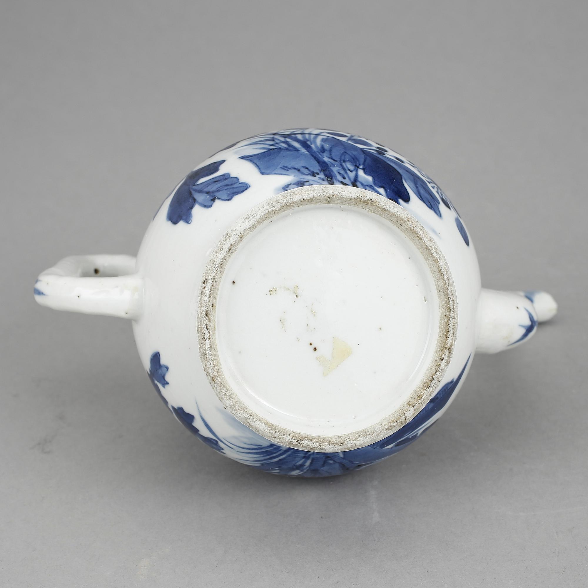KANNA MED LOCK, porslin, Kina, Kangxi-stil 1800-tal.