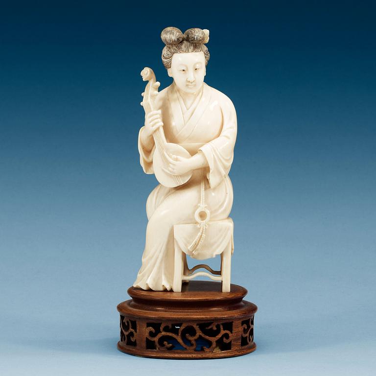 A ivory sculpture of a female musician, late Qing dynasty (1644-1912).