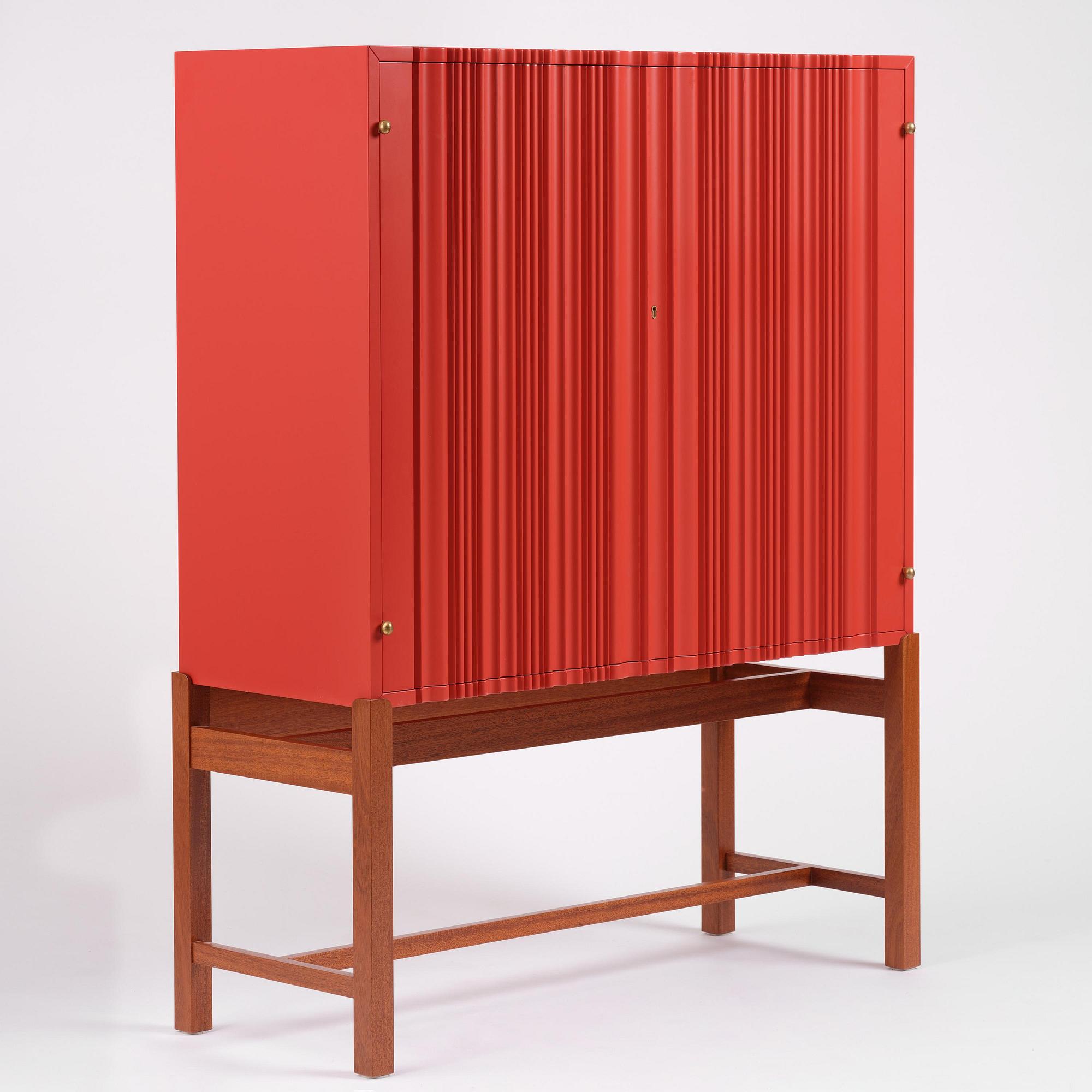 Josef Frank, a cabinet model 2192, Firma Svenskt Tenn, post 1985.