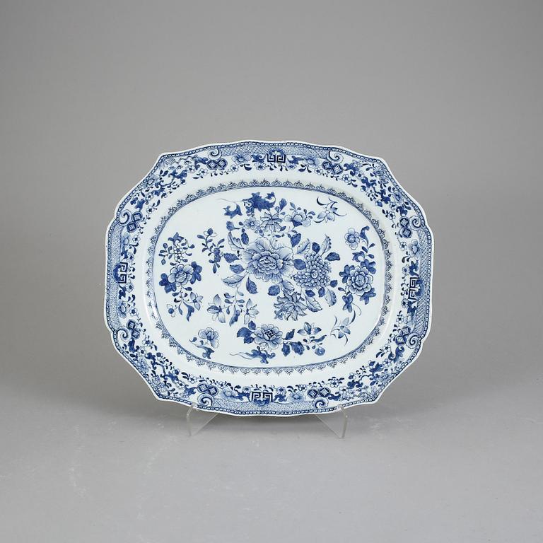 STEKFAT, porslin, Qingdynastin, Qianlong 1736-95.