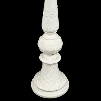 PIEDESTAL samt YTTERFODER, porslin, 1900-talets mitt.