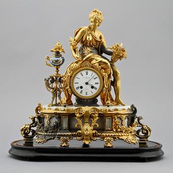 BORDSPENDYL, C.L Malmsjö, göteborg, Louis XVI-stil, omkring sekelskiftet 1800/1900.