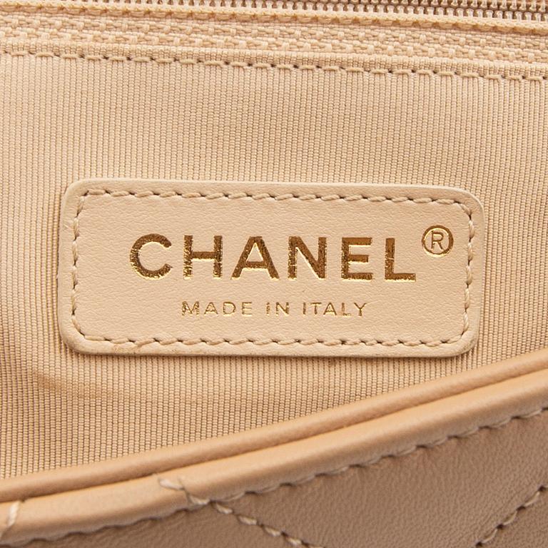 Chanel väska "A Real Catch Flap Bag Quilted Lambskin Medium".