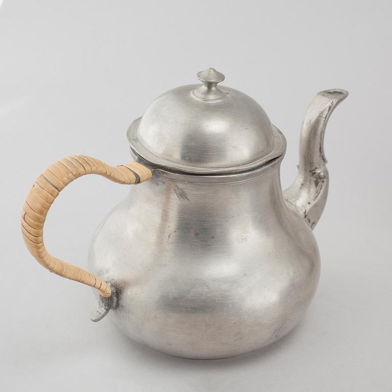 Two tankards and two pots in pewter, i a by Pehr Henrik Lundén in Lidköping, 19th century.