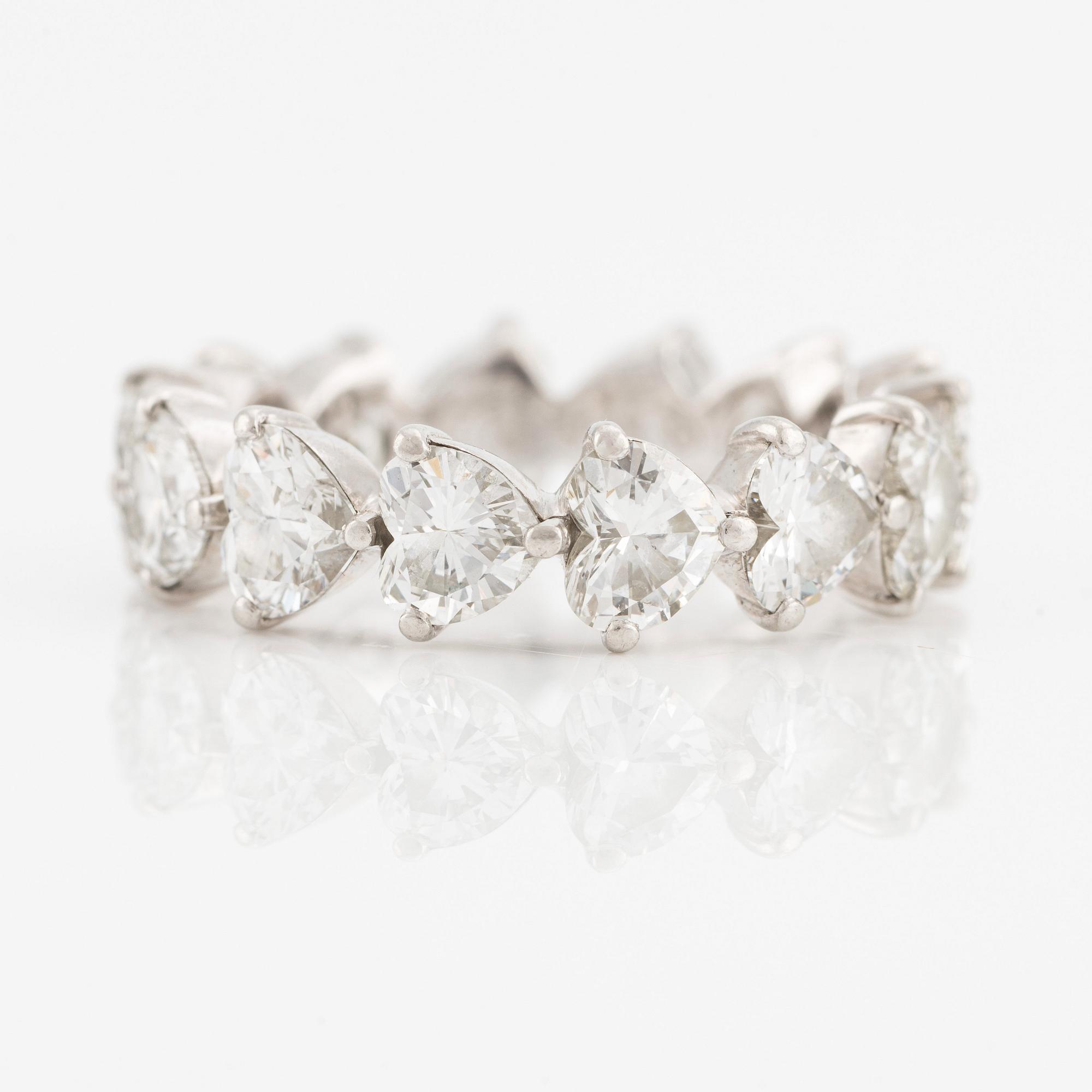 Graff ring helallians platina med hjärtformade brilljantslipade diamanter.