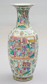 A CHINESE CANTON PORCELAIN VASE, 19th century.