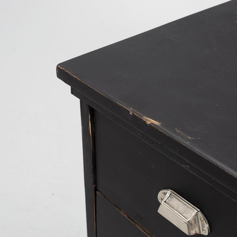 Sideboard med lådor, samtida.