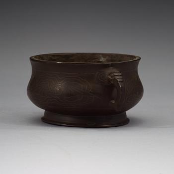 A bronze censer, Qing dynasty, circa 1900.