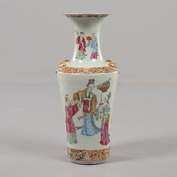 VAS, porslin, Kina, 1900-talets första hälft.