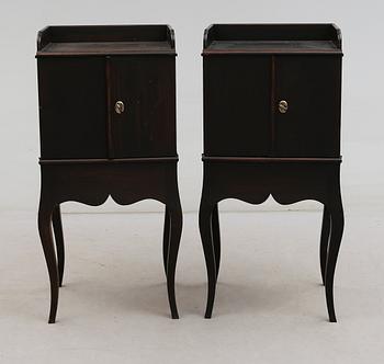 SÄNGBORD, 1 par, rokokostil, för Nationalmuseum, 1900-talets andra hälft.