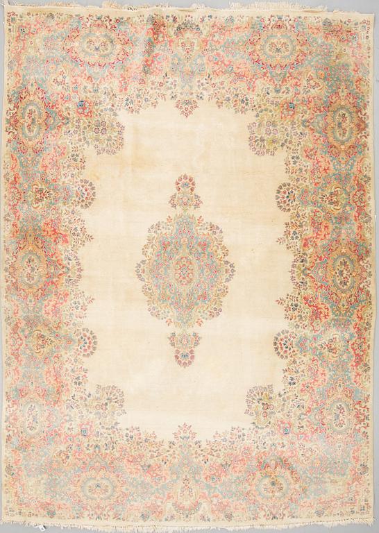 MATTA, old Kirman, ca 372 x 267 cm.