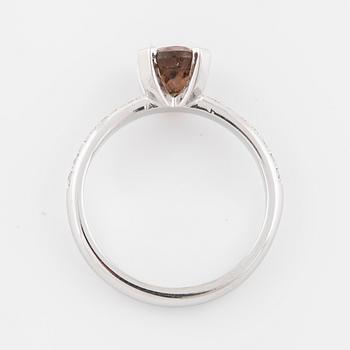 RING, med med turmalin ca 1.50 ct samt briljantslipade diamanter ca 0.14 ct totalt.