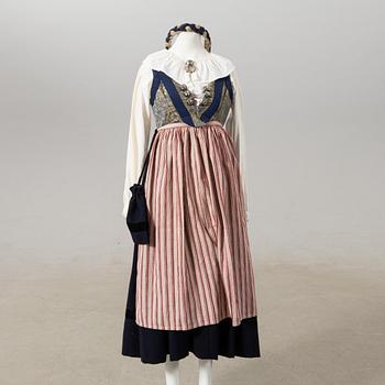 Häradsdräkt, Torna härad, Charlotte Weibull daterad 1986.