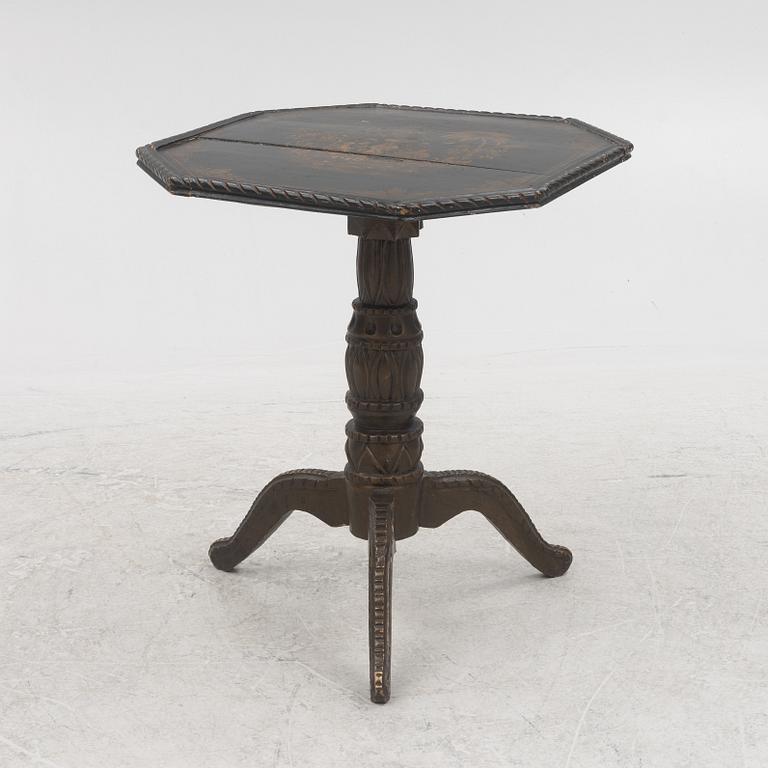 Table on a pillar base, 19th century.