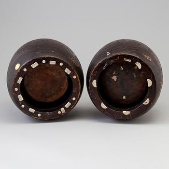 HIBICHI KRUKOR, ett par, trä med kopparinsats. Japan, Meiji (1868-1912).