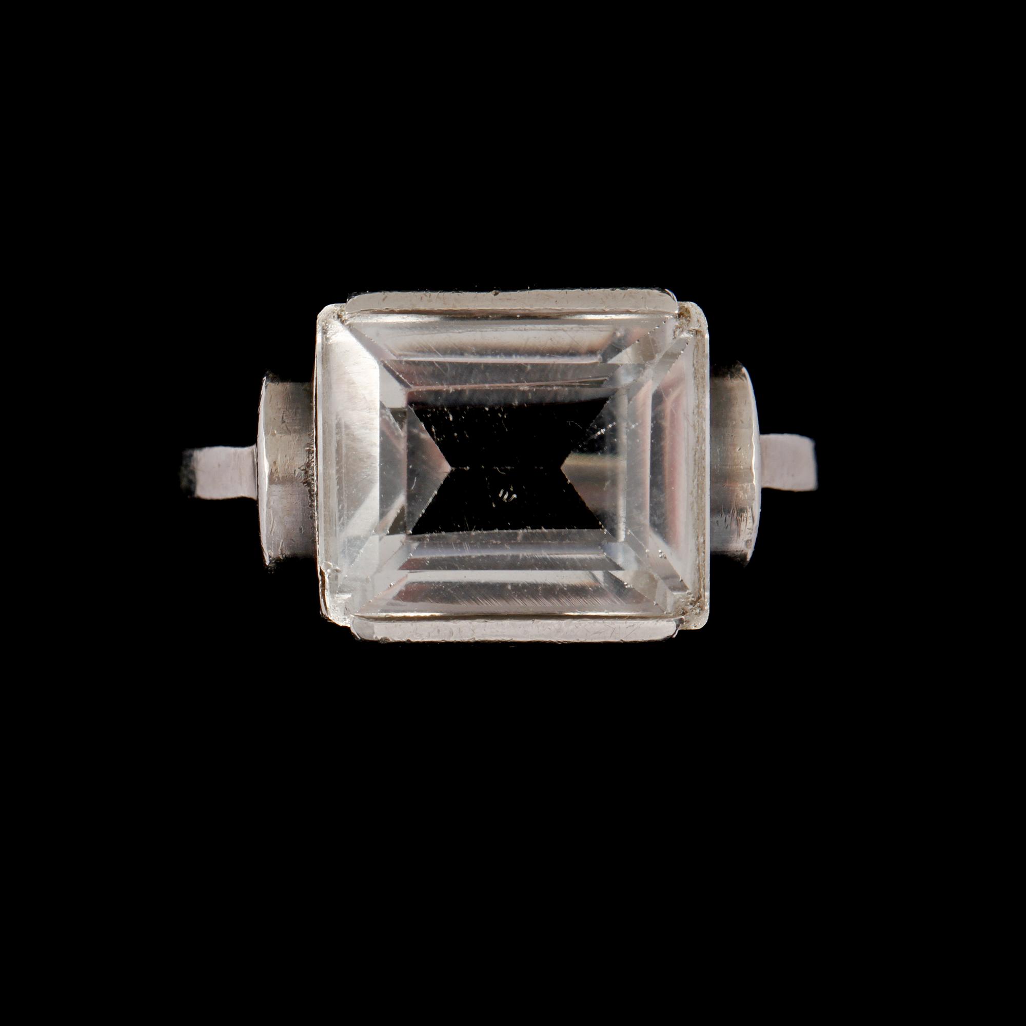 RING, silver med fasettslipad bergkristall, Stigbert, Stockholm, 1950. Vikt 5,9 g.